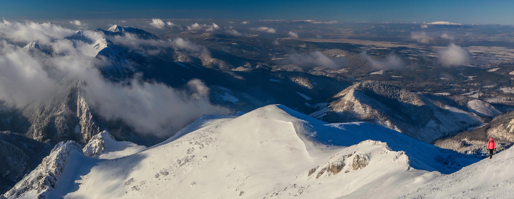 Tatry Zachodnie zimą - widok ze szlaku na Ciemniak